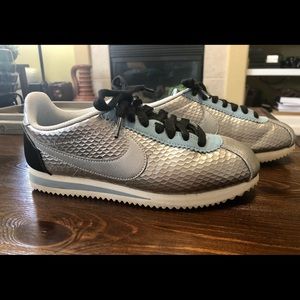 NIKE Classic Cortez women’s size 7